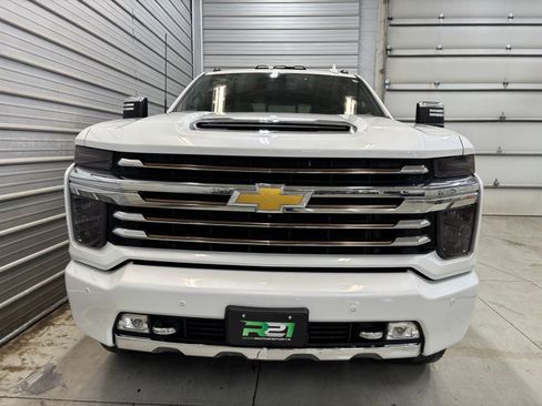 Used 2022 Chevrolet Silverado 2500 High Country w/ Z71 Off-Road Package image 2