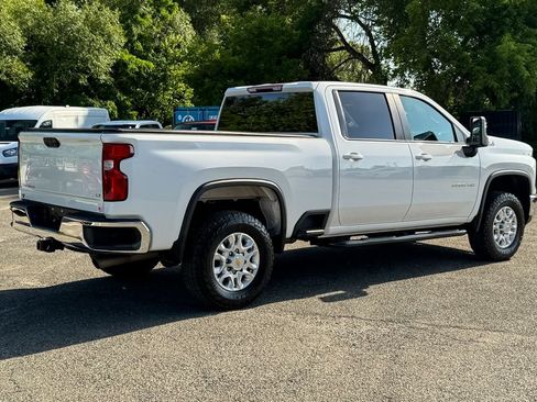 Used 2024 Chevrolet Silverado 2500 LT AWD/4WD image 3