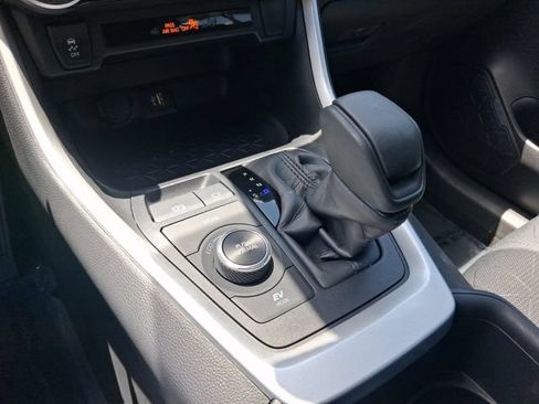Used 2025 Toyota RAV4 XLE AWD/4WD image 20