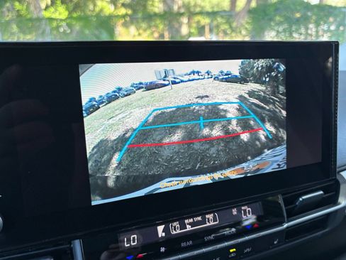 Used 2025 Toyota Sienna XLE FWD image 22