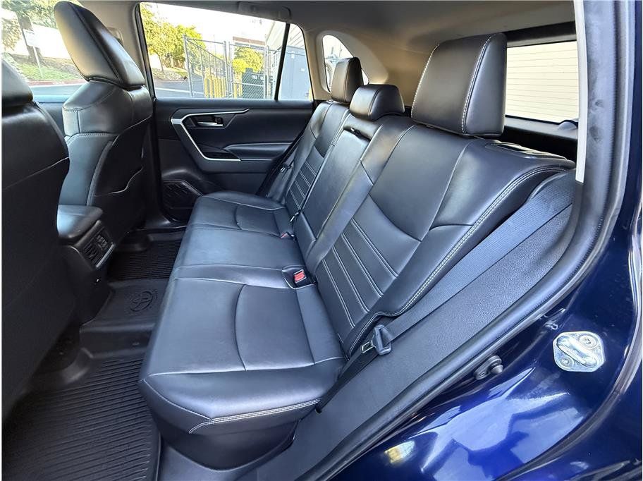 Used 2021 Toyota RAV4 XLE Premium w/ Carpet Mat Package (TMS) AWD/4WD image 24