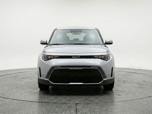 Used 2025 Kia Soul LX w/ LX Technology Package FWD image 2