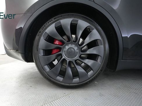 Used 2022 Tesla Model Y Performance image 9