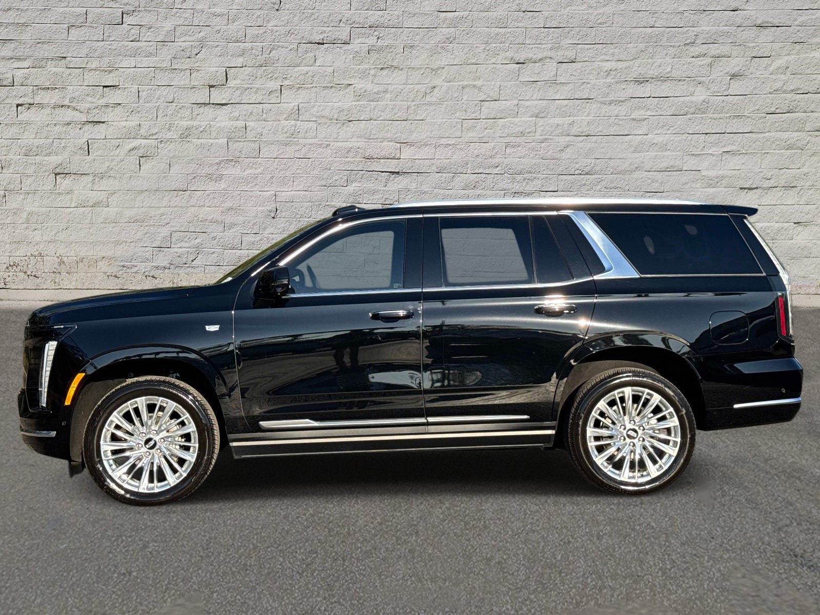 Certified 2026 Cadillac Escalade Luxury AWD/4WD image 2