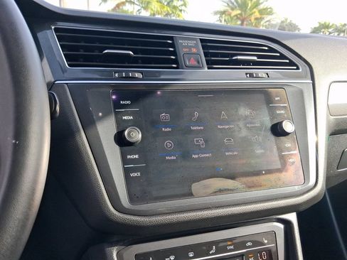 Used 2022 Volkswagen Tiguan SE w/ Panoramic Sunroof Package FWD image 22