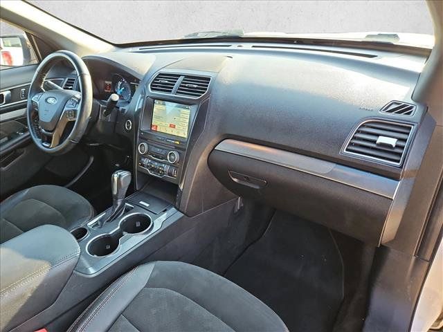 Used 2018 Ford Explorer XLT w/ Equipment Group 202A FWD image 23