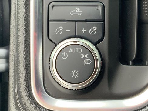 Used 2020 GMC Sierra 1500 SLE w/ X31 Off-Road Package image 12