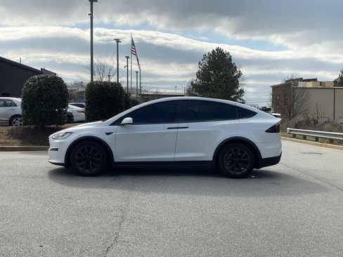 Used 2022 Tesla Model X Plaid image 14