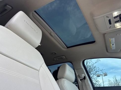 Used 2022 GMC Acadia Denali w/ Denali Ultimate Package image 18