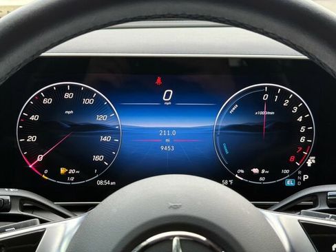 Used 2025 Mercedes-Benz GLC 350e 4MATIC image 32
