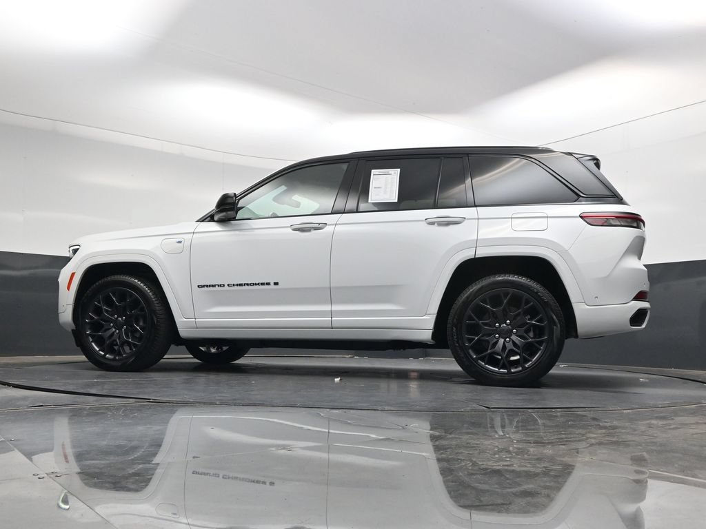 Used 2023 Jeep Grand Cherokee Summit AWD/4WD image 48