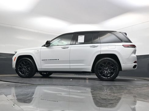 Used 2023 Jeep Grand Cherokee Summit AWD/4WD image 48