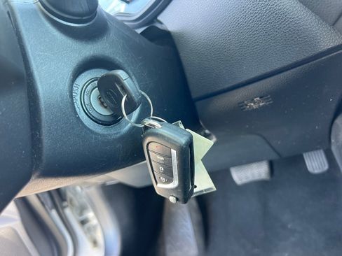 Used 2020 Toyota Corolla LE image 28