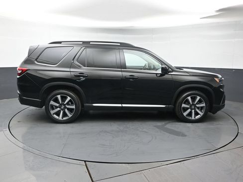 Used 2023 Honda Pilot Touring image 7