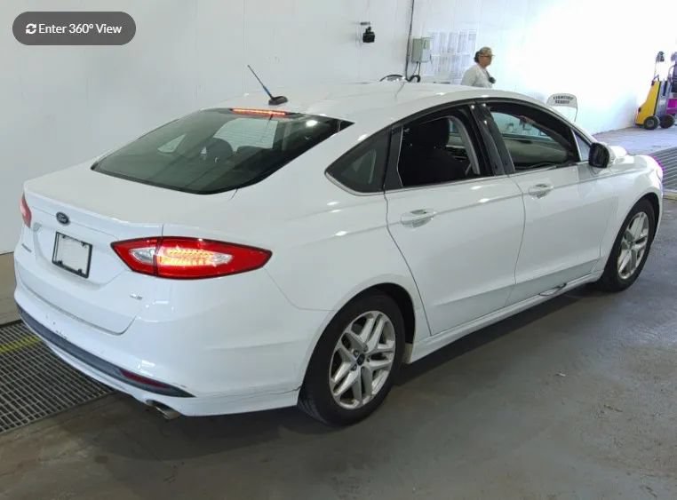 Used 2016 Ford Fusion SE FWD image 2