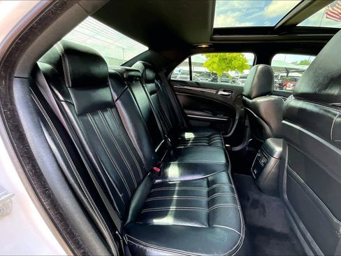 Used 2018 Chrysler 300 S w/ 300S Premium Group RWD image 19
