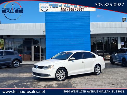 Used 2011 Volkswagen Jetta SE FWD image 1