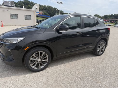 Used 2021 Buick Encore GX Select w/ Sport Touring Package FWD image 3