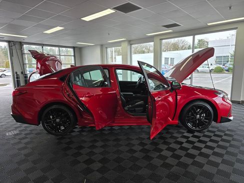 Used 2025 Toyota Camry SE image 18