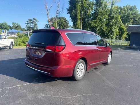 Used 2019 Chrysler Pacifica Touring-L FWD image 5