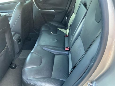 Used 2016 Volvo XC60 T5 Premier w/ Proximity Package FWD image 11