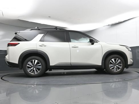 Used 2023 Nissan Pathfinder SL AWD/4WD image 26