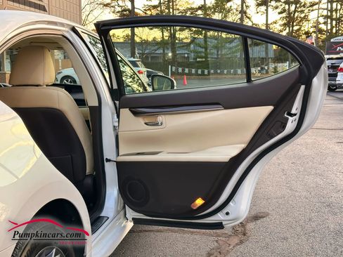 Used 2018 Lexus ES 350 w/ Navigation System Package image 23