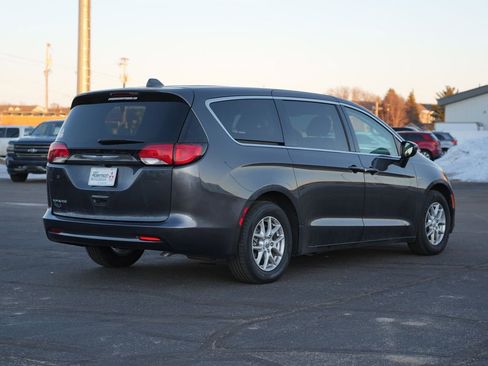 Used 2020 Chrysler Voyager LX image 3