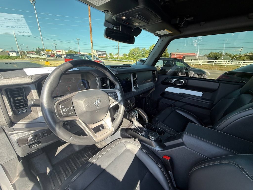 Used 2025 Ford Bronco Badlands AWD/4WD image 14