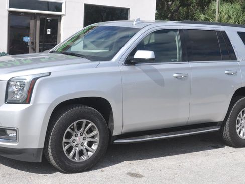 Used 2017 GMC Yukon SLT RWD image 3