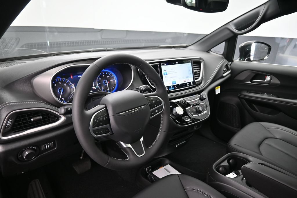 New 2027 Chrysler Pacifica Select w/ Family Tech Group FWD image 16