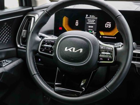 Certified 2025 Kia Sorento S FWD image 13