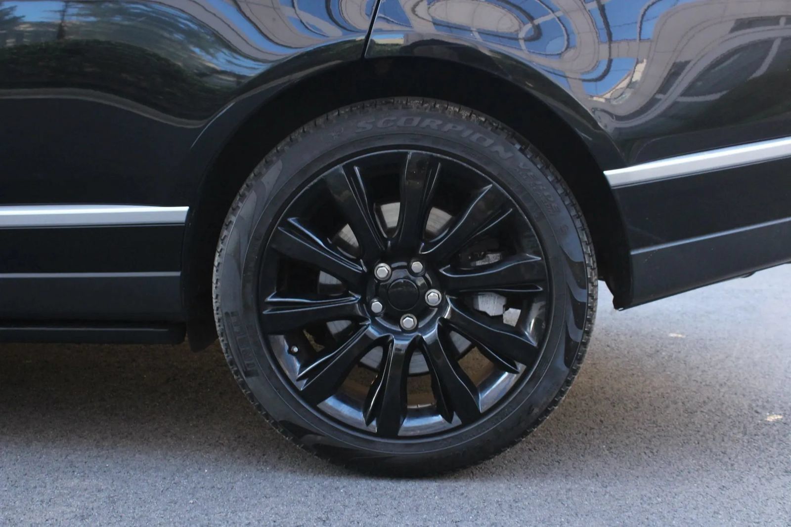 Used 2015 Land Rover Range Rover Supercharged AWD/4WD image 9