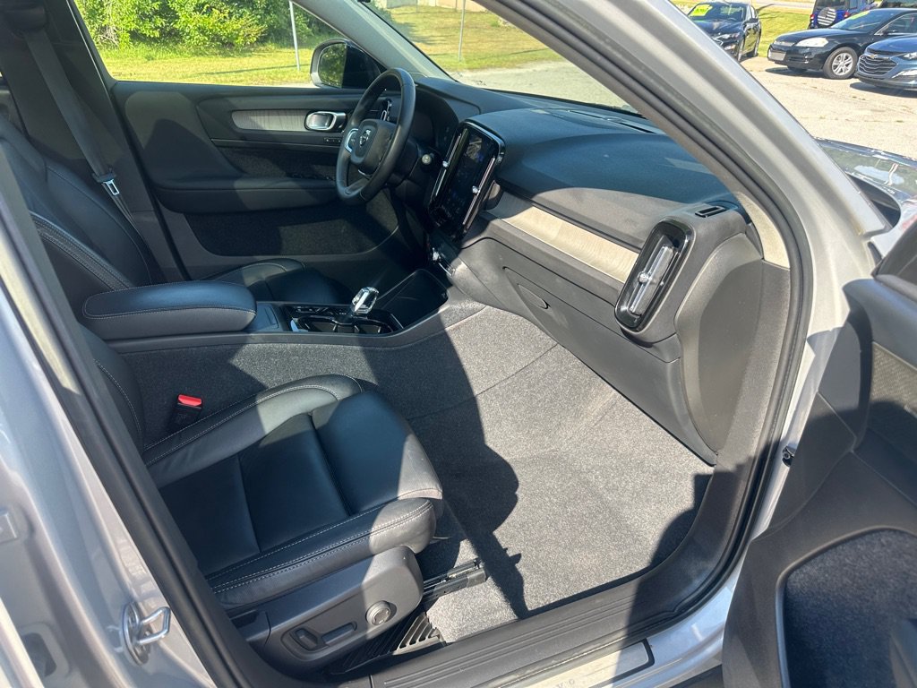 Used 2023 Volvo XC40 B4 Ultimate FWD image 24