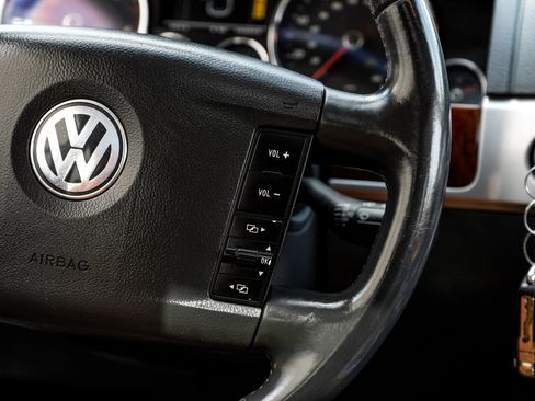 Used 2006 Volkswagen Touareg V10 TDI AWD/4WD image 21