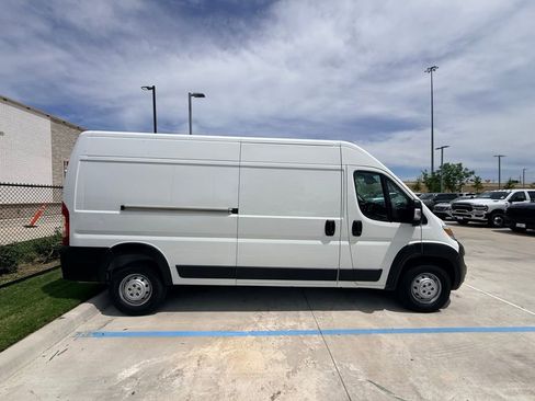 Used 2023 RAM ProMaster 2500 FWD image 1