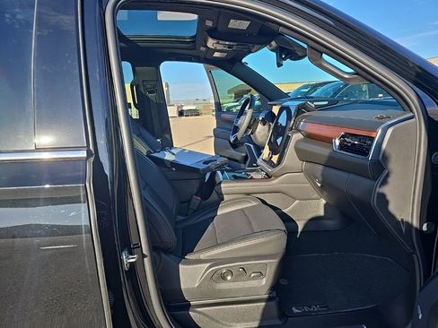 Used 2025 GMC Yukon Denali w/ Sun & Power Step Package image 18