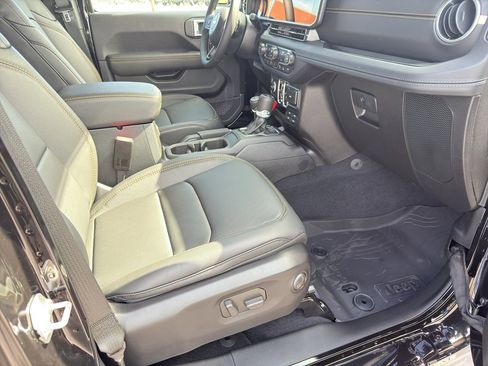 New 2025 Jeep Gladiator Sport image 26