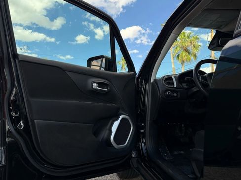 Used 2019 Jeep Renegade Latitude w/ UConnect 8.4 Nav Group image 36