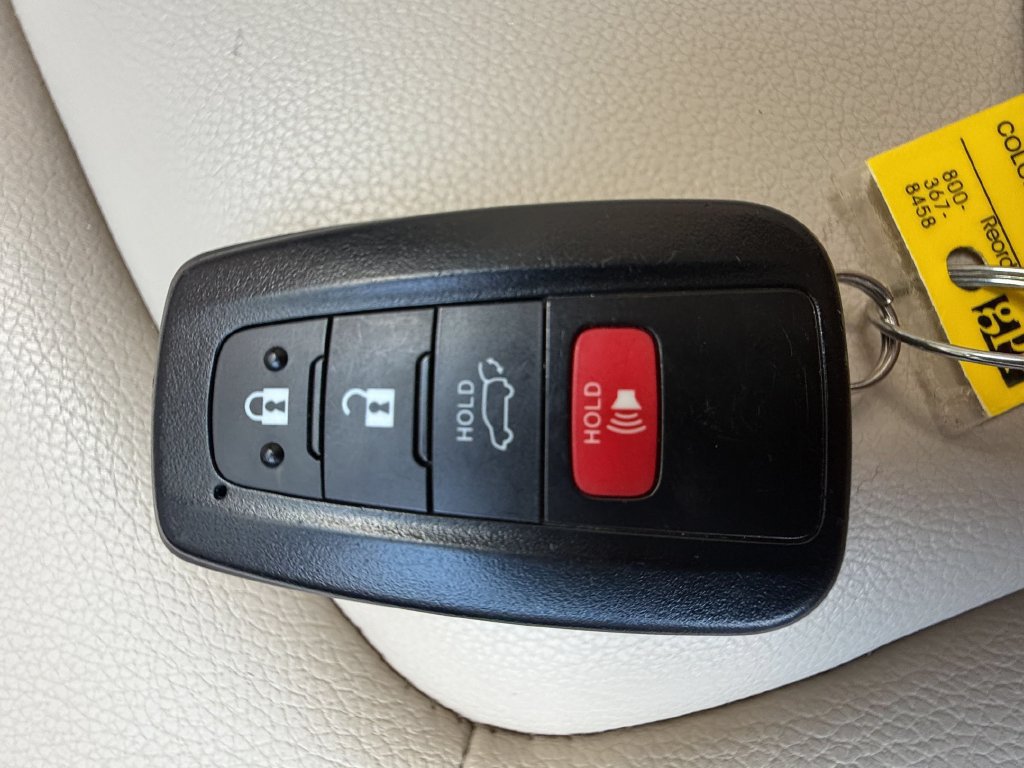 Used 2022 Toyota Highlander XLE FWD image 27