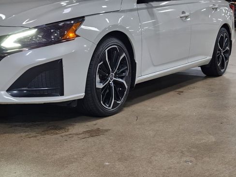 Used 2023 Nissan Altima 2.5 SR image 17