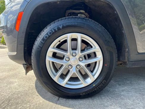 Used 2024 Jeep Grand Cherokee L Laredo AWD/4WD image 17