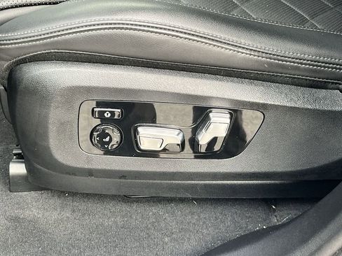 Certified 2024 BMW X7 xDrive40i w/ Premium Package image 12