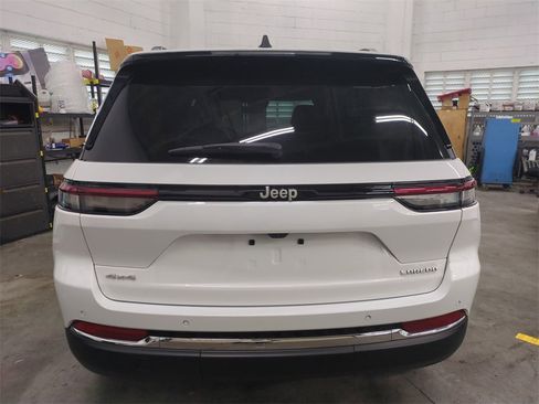 Certified 2024 Jeep Grand Cherokee Laredo X w/ Trailer Tow Package image 6