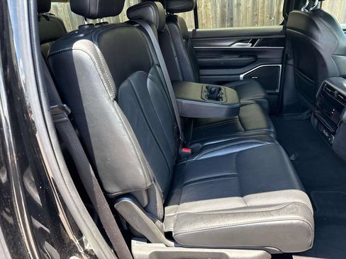 Used 2024 Jeep Wagoneer L Series III w/ Flexible Seating Group AWD/4WD image 8