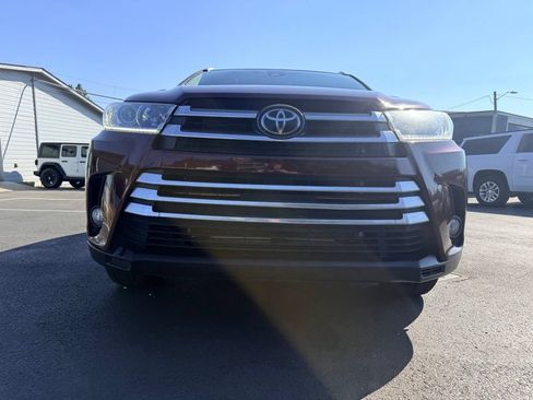 Used 2018 Toyota Highlander XLE AWD/4WD image 8