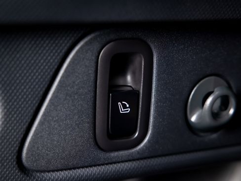 Used 2025 Subaru Forester Touring w/ Popular Package - Touring image 40