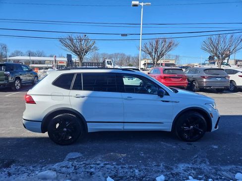 Used 2023 Volkswagen Tiguan SE R-Line image 7