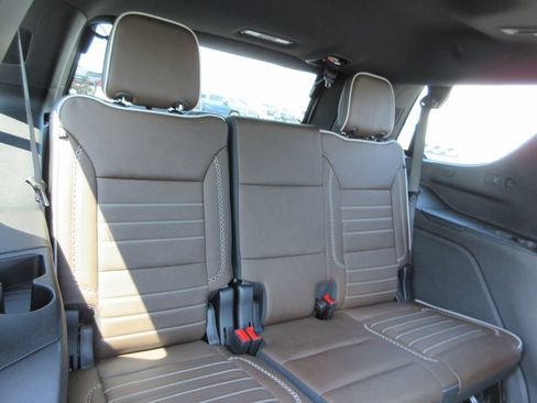 Certified 2025 GMC Yukon Denali Ultimate w/ LPO, Floor Liner Package AWD/4WD image 31