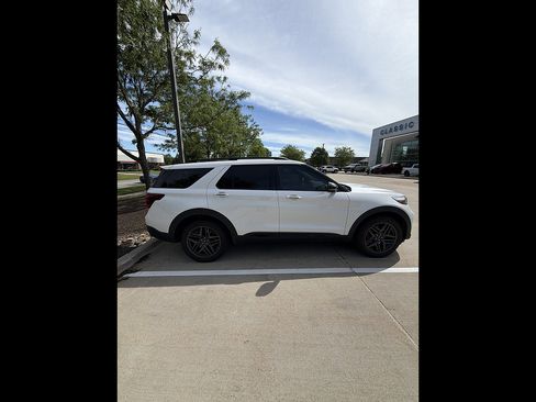 Used 2023 Ford Explorer ST w/ Equipment Group 401A AWD/4WD image 2